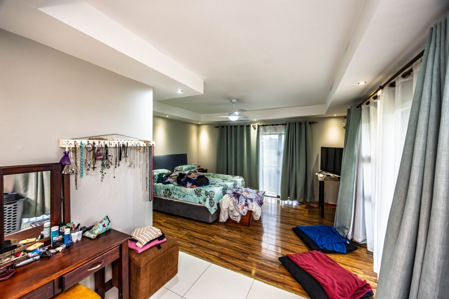 To Let 5 Bedroom Property for Rent in Cove Rock Eastern Cape